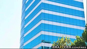 nyomi banxxx office